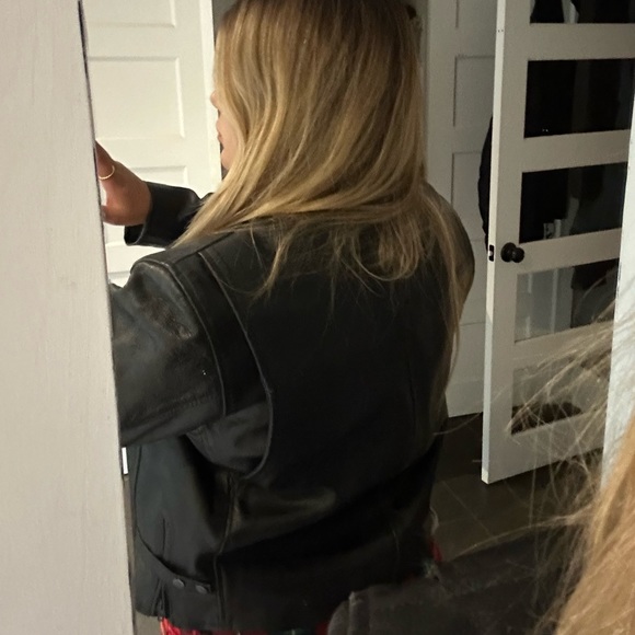The coolest leather jacket!! (Genuine leather) - Picture 3 of 4